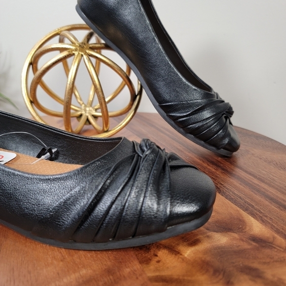 NEW Baretraps Chainey Black Flats Size 7.5 - Picture 3 of 17